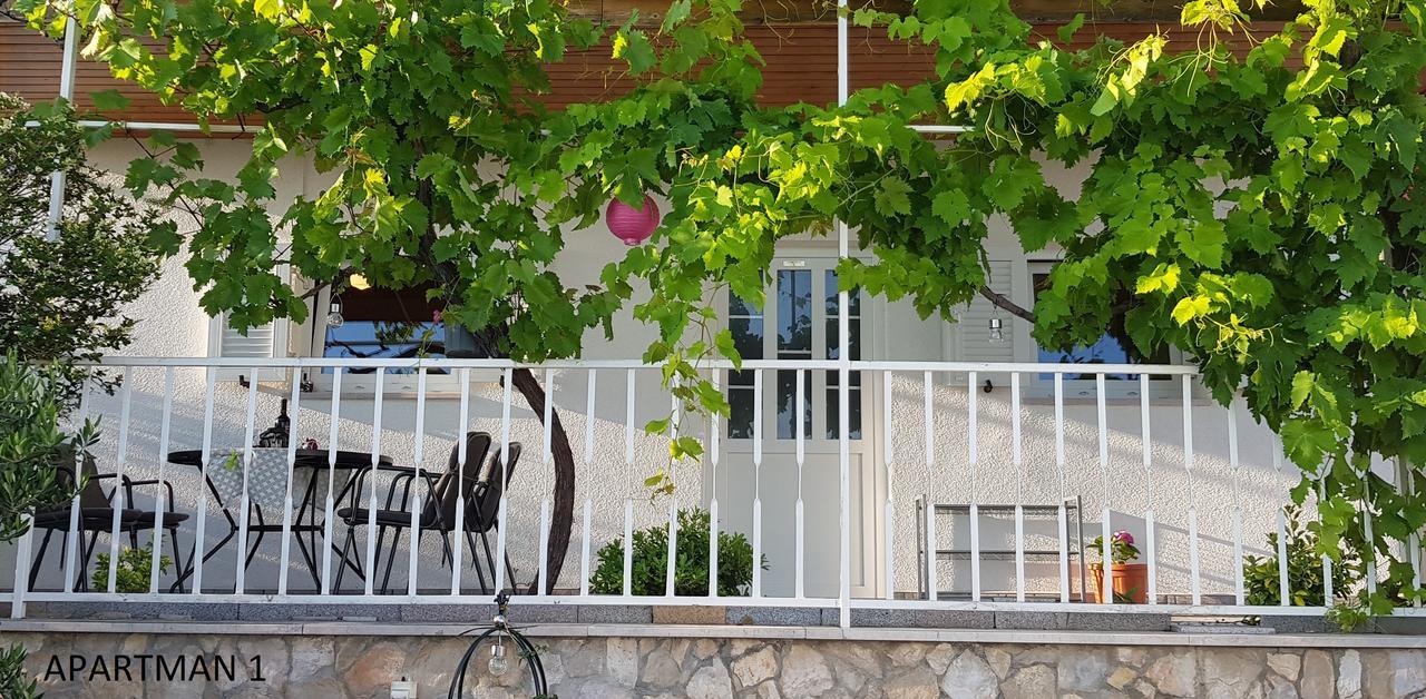 Apartments Olga & Jure ピサック エクステリア 写真