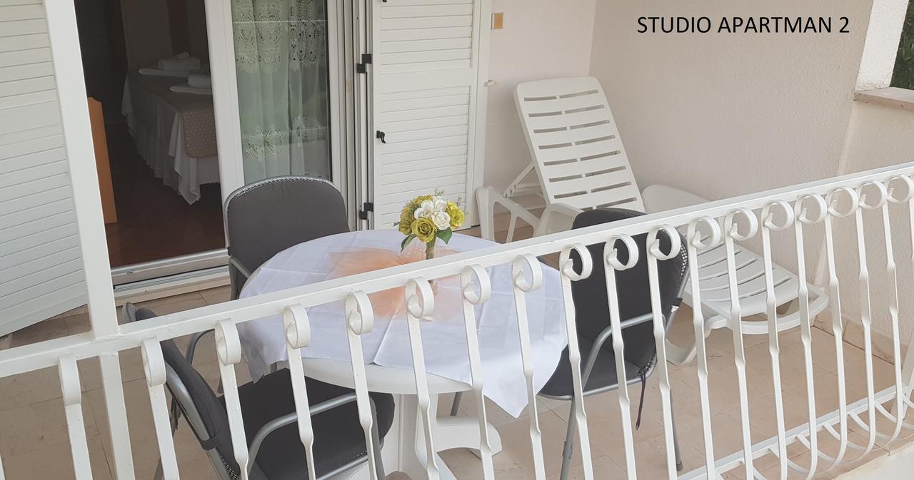 Apartments Olga & Jure ピサック エクステリア 写真