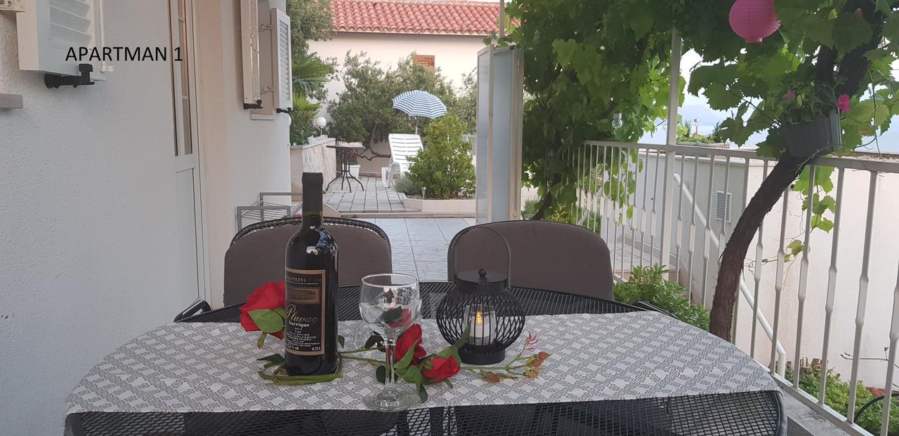 Apartments Olga & Jure ピサック エクステリア 写真