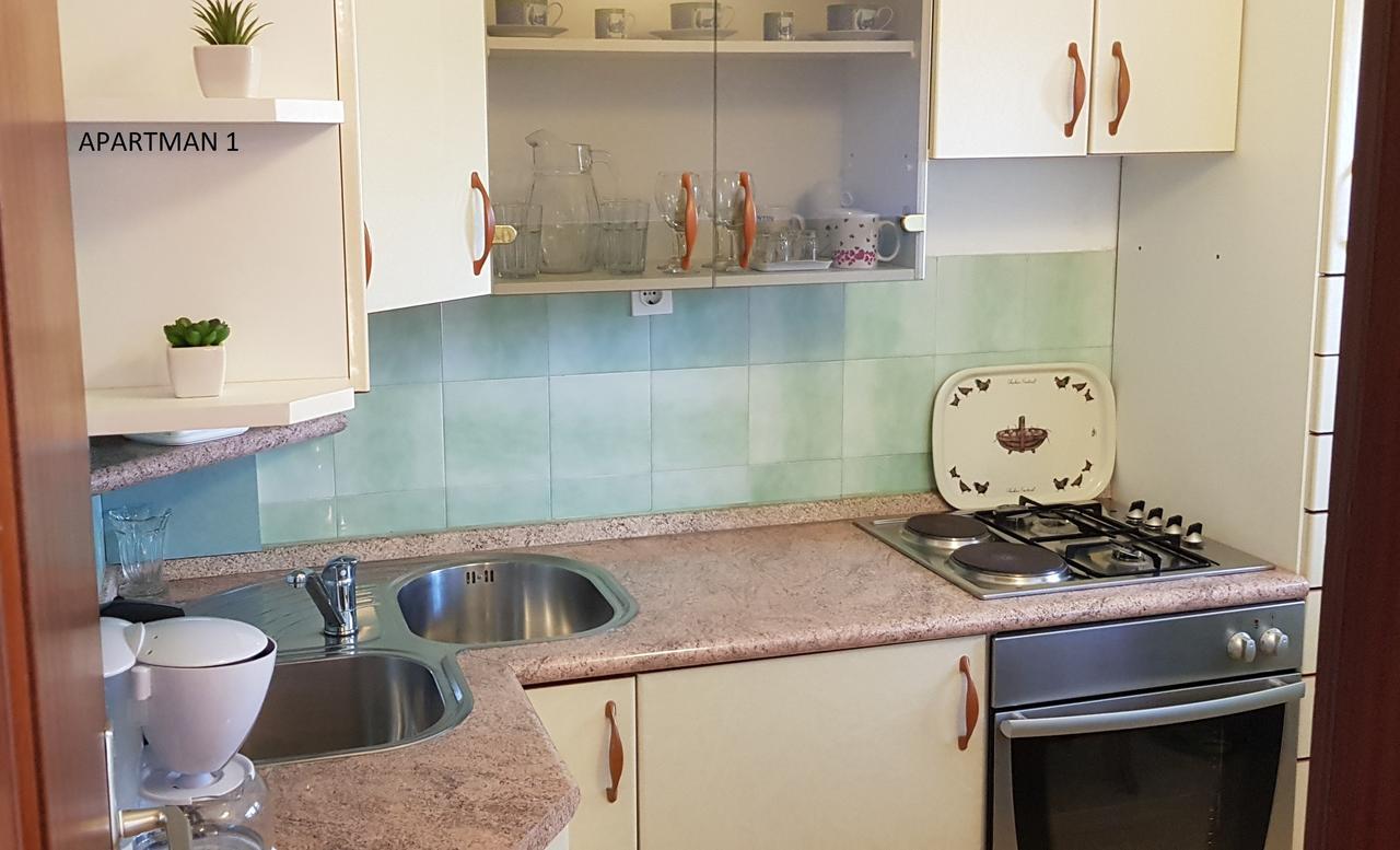 Apartments Olga & Jure ピサック エクステリア 写真